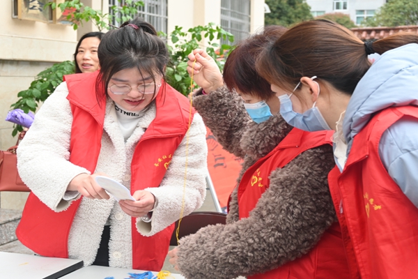 周维玲：用心耕耘“网格田”(图2)