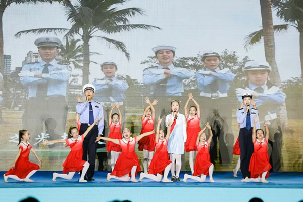 【学习贯彻党的二十大精神】交通文明绘就美丽乡村“新画卷” 全国交通安全大篷车走进福建宁德(图1)