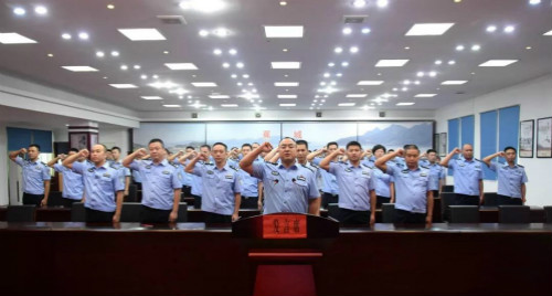9月1日，宁德市公安局蕉城分局刑侦大队召开“创杨春式警队 做杨春式民警”誓师大会。_meitu_5.jpg