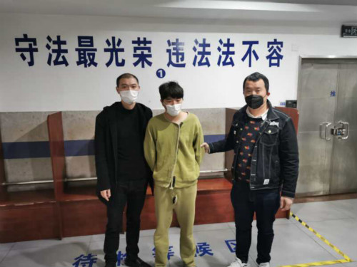 抓获虚假贩卖口罩嫌疑人1_meitu_3.jpg