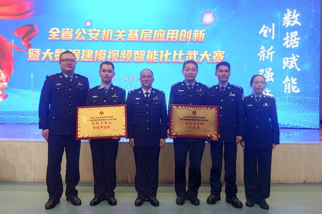 1-2112301H440159.jpg