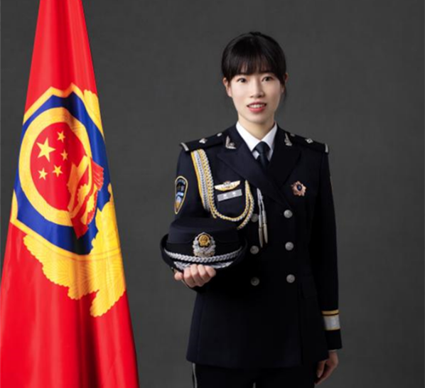 【宁德政法人风采】“您的故事，我来续写”丨父亲倒下两年后，她成了人民警察(图1)