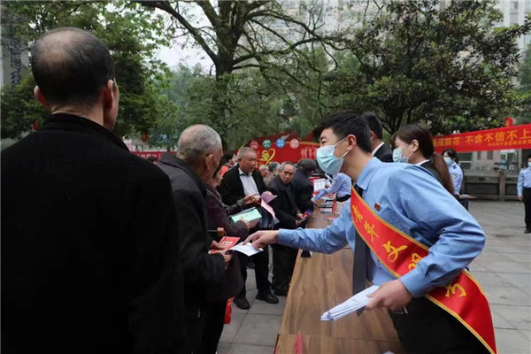 【打击整治养老诈骗】 周宁县开展“打击整治养老诈骗暨反诈集中宣传月”宣传活动(图1)