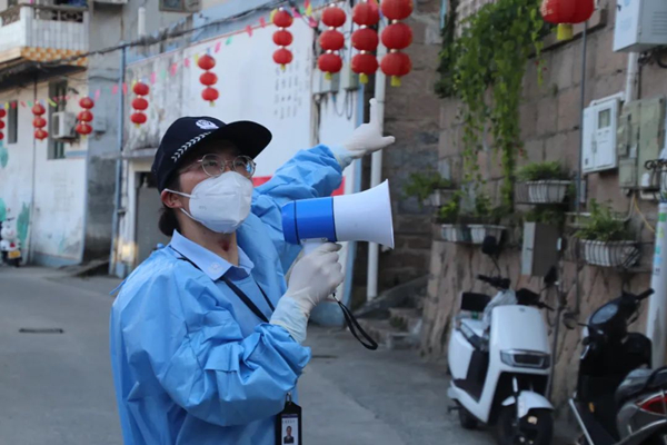 【宁德政法人风采】翁清蕊：警花无畏！逆行绽放高风险封控区  来源：霞浦公安(图1)