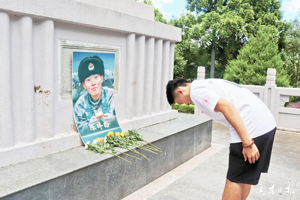 陈祥榕,这些青年学子暑假来看你了(图2) 陈祥榕,这些青年学子暑假来看你了(图2)