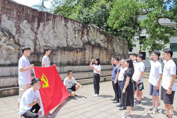 陈祥榕,这些青年学子暑假来看你了(图3) 陈祥榕,这些青年学子暑假来看你了(图3)