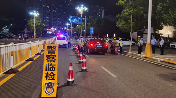 宁德交警再掀夏夜治安巡查宣防集中统一行动凌厉攻势(图3)