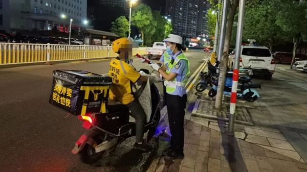 宁德交警再掀夏夜治安巡查宣防集中统一行动凌厉攻势(图4)