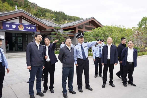 【学习贯彻党的二十大精神】正式揭牌！古田县公安局翠屏湖派出所成立(图2)