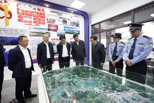 【学习贯彻党的二十大精神】正式揭牌！古田县公安局翠屏湖派出所成立(图3)