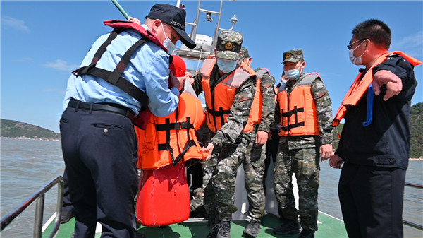 1-22110QGZ2G5.jpg