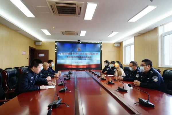 1-2211161IF21W.jpg