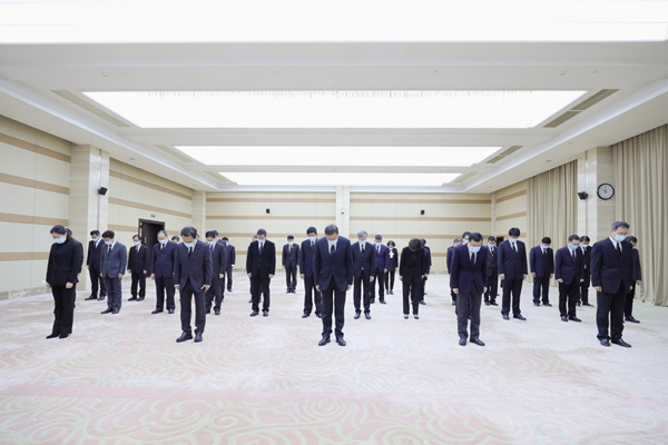市领导集中收看江泽民同志追悼大会(图2)
