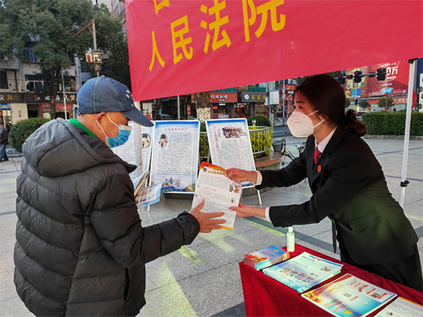  古田法院组织干警参加县社会科学普及宣传周活动(图1)