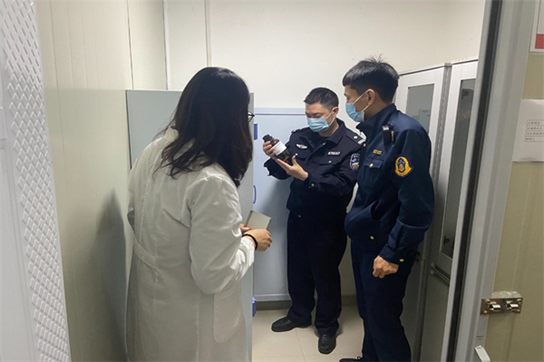 屏南警方开展易制毒化学品安全检查工作(图1)