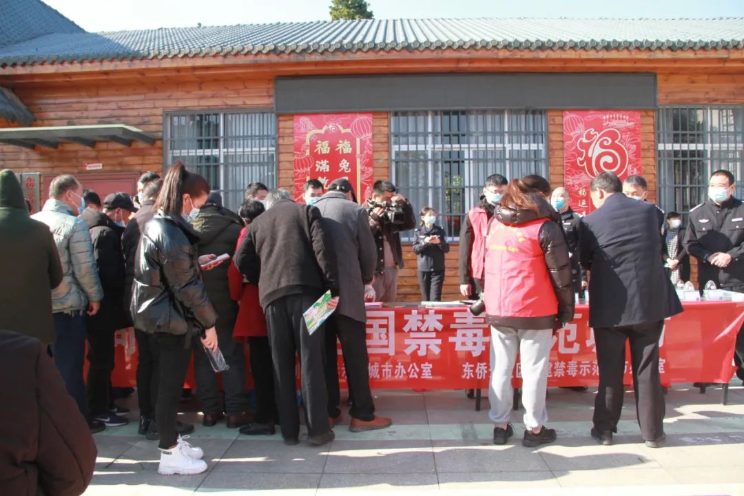 1-230201163T2B2.jpg
