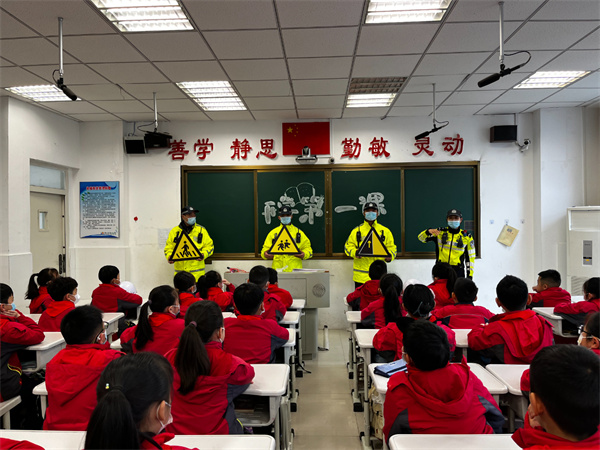 上好“开学第一课”(图1)