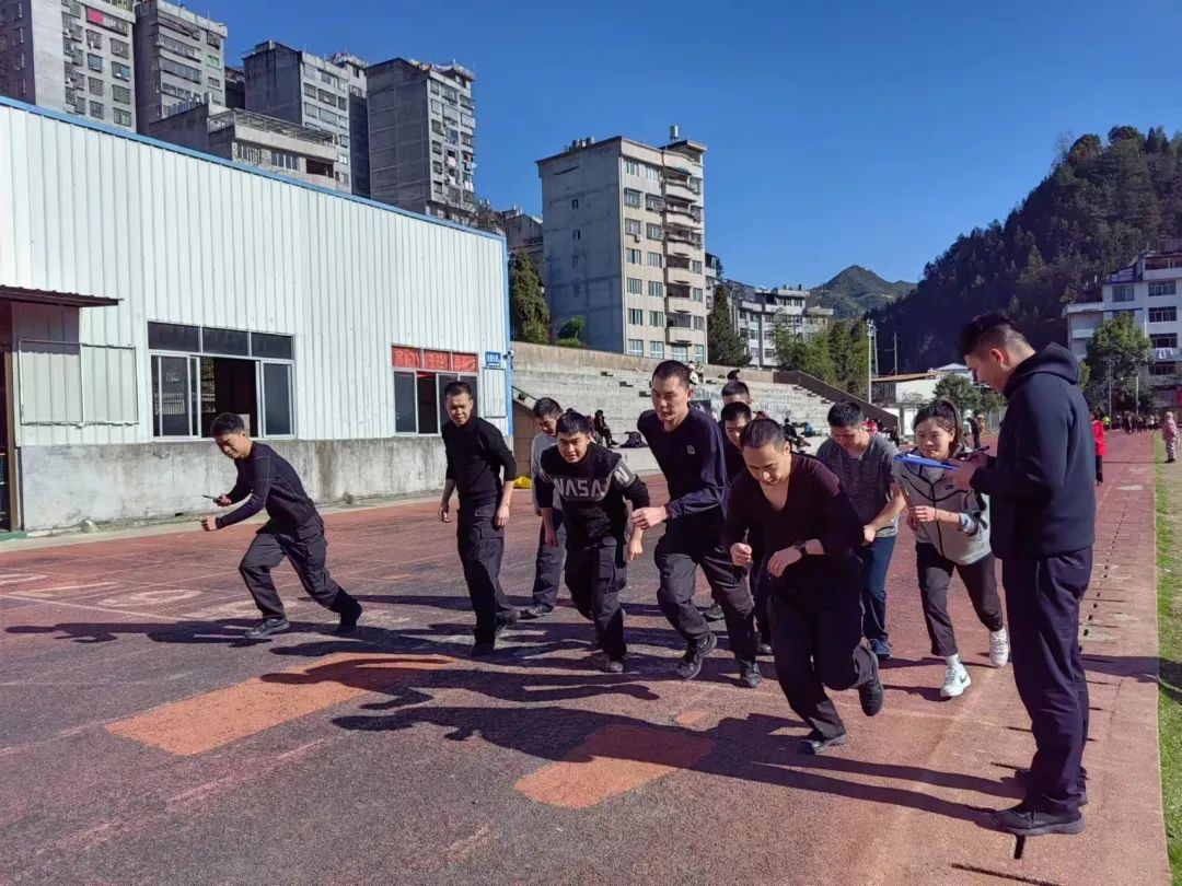 【争优 争先 争效】寿宁巡特警吹响春季练兵冲锋号(图2)
