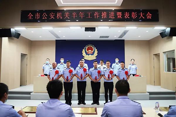 1-2303091AQ9619.jpg