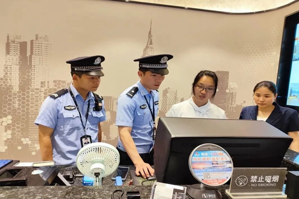 “警”紧相伴 守护梦想！(图1)
