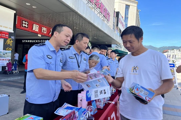 东侨公安掀起禁毒宣传热潮(图2)