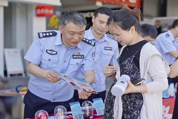 东侨公安掀起禁毒宣传热潮(图3)
