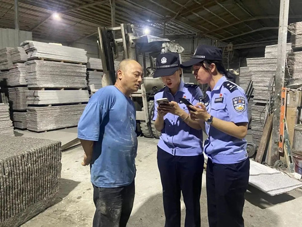 【打造法治强市】亮剑出击护安宁！全市公安机关夏夜治安巡查宣防第一次集中统一行动初显成效(图2)