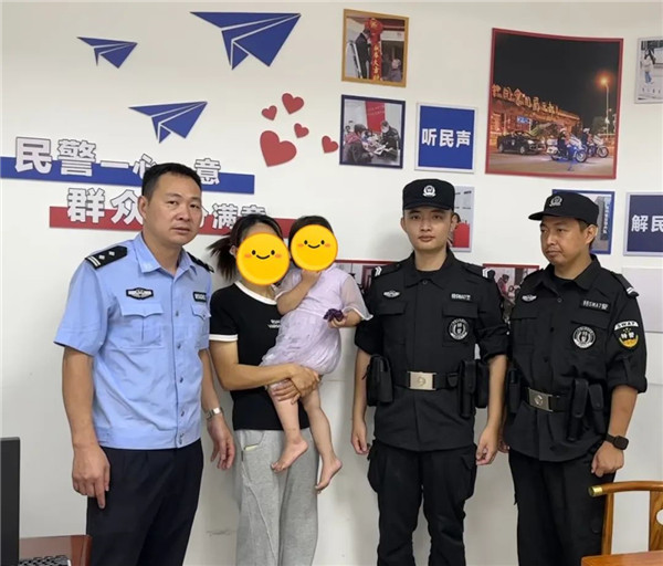 古田：萌娃街头走失 “警”急出动助回家(图2)