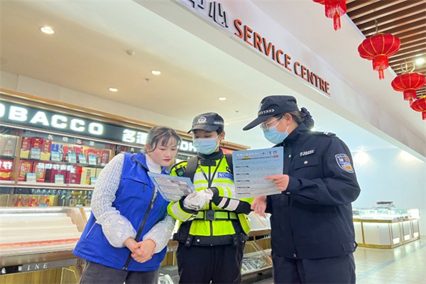 柘荣县公安局交警大队开展交通安全宣传活动(图1)