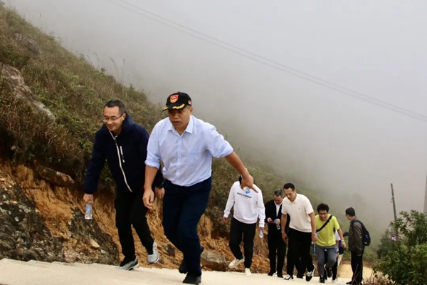  登高望远，携手同行！市委政法委组织开展重阳节登山活动(图2)
