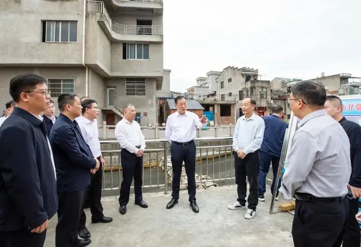 梁伟新：抓紧抓实突出问题整改 推动流域水质 有效提升和生态环境全面改善(图1)