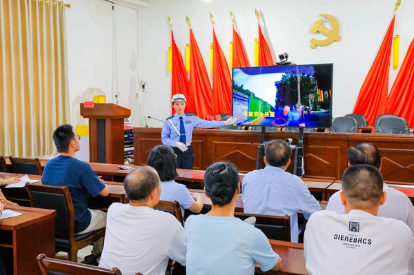 车轮上的警示课堂2.jpg