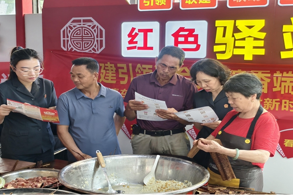 “守住钱袋子·护好幸福家”为主题宣传防范非法金融活动知识