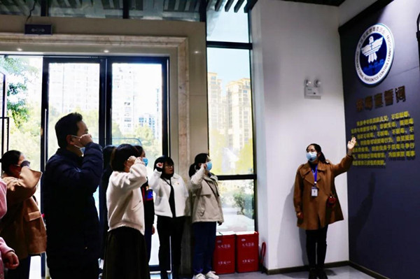 霞浦法院组织干警参观霞浦县林则徐禁毒教育基地(图1)