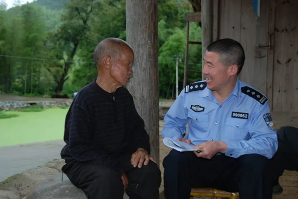 【宁德政法人风采】“您的故事，我来续写”丨父亲倒下两年后，她成了人民警察(图2)
