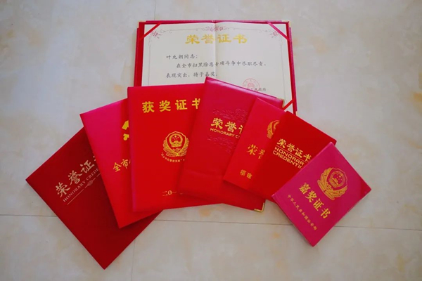 【宁德政法人风采】警营里的“啄木鸟”——走近寿宁县公安局法制大队大队长叶允朝(图2)