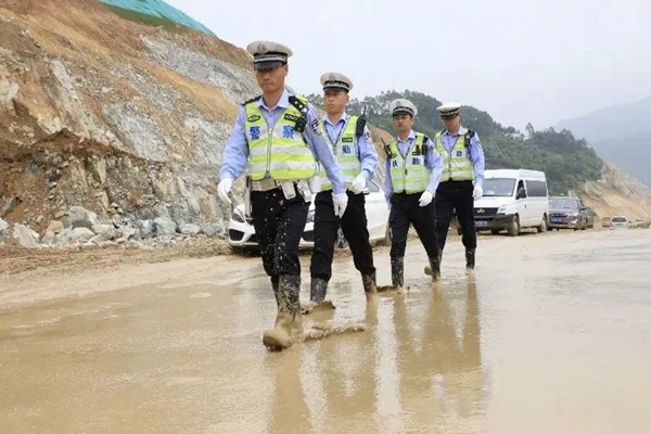 【打造法治强市】经济发展，法治护航，推动“金娃娃”项目“加速度”(图1)