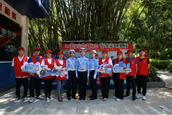 【打造法治强市】这抹“义警红”，守护城市“烟火气”(图1)