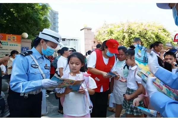 【打造法治强市】这抹“义警红”，守护城市“烟火气”(图4)