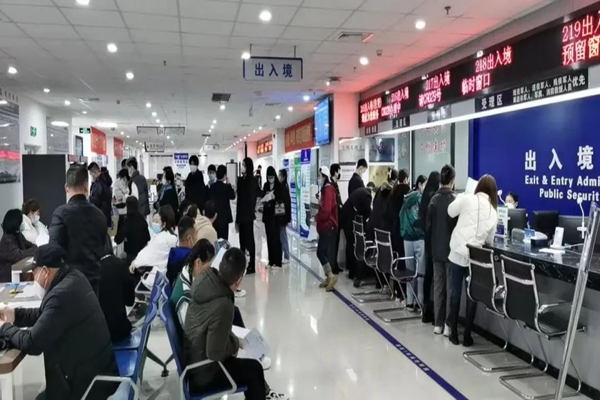  全市出入境管理部门多措并举 全力保障节后办证高峰(图1)
