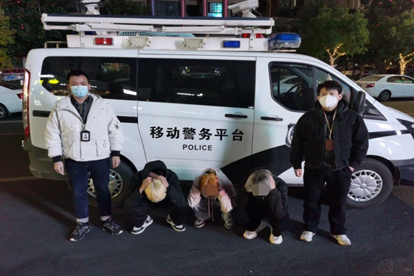 拉车门“开盲盒”？？？盗窃团伙“团灭”！(图1)