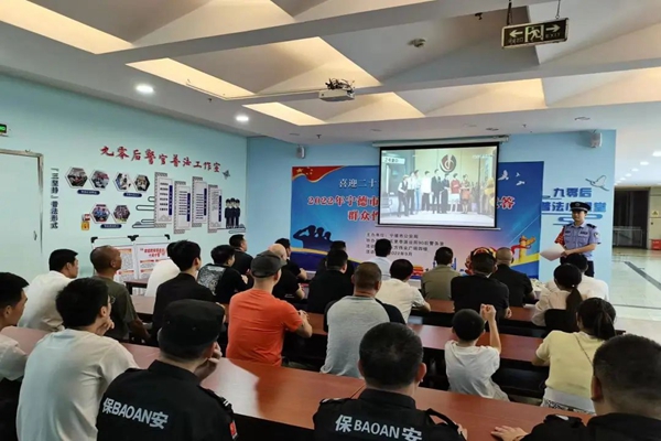 商圈里的“普法驿站”——走进宁德市公安局五里亭派出所“90后”警官普法工作室(图4)