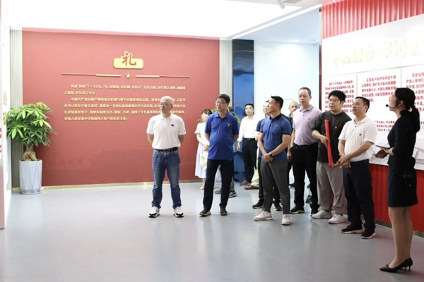 市委政法委党支部开展“当好‘三个表率’、建设模范机关”主题党日活动(图1)