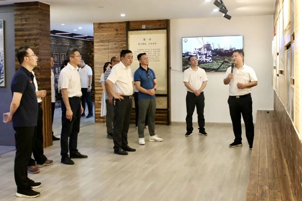 市委政法委党支部开展“当好‘三个表率’、建设模范机关”主题党日活动(图3)