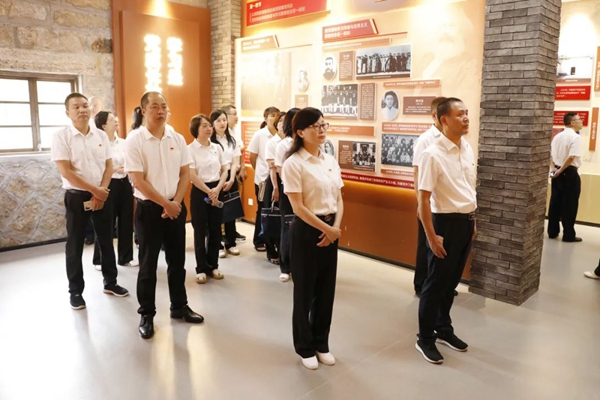 1-230H611402RI.jpg