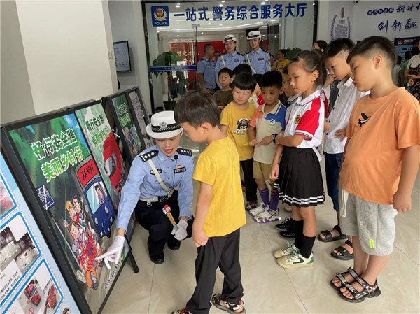 幸福穆阳娃 欢乐进警营(图1)