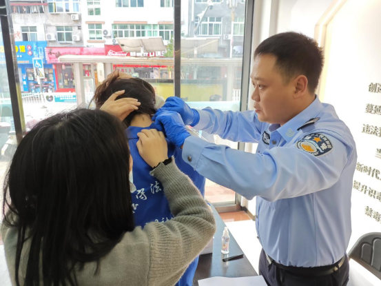  周宁县委政法委（司法局）：开展毛发检测和禁毒普法宣传教育 筑牢社区矫正对象禁毒防线(图1)