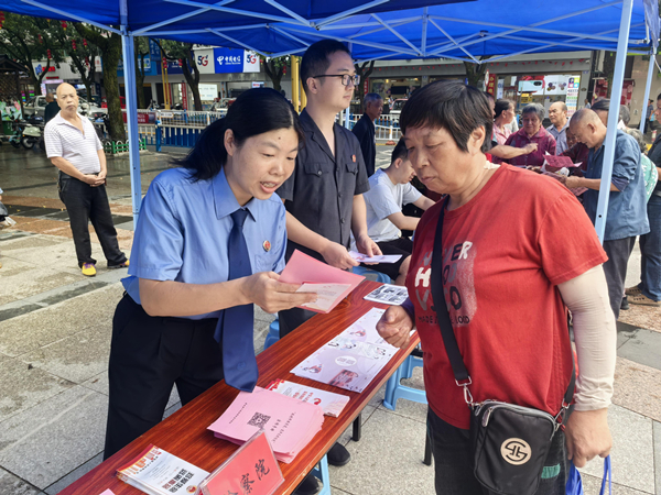 屏南县检察院联合多单位开展“全民防非 行业守护”主题宣传活动