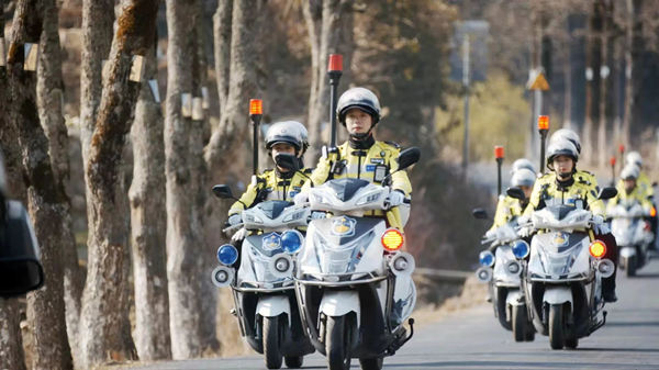 铁骑铿锵七载路，巾帼芳华映平安——寿宁女子骑行中队成立七周年
